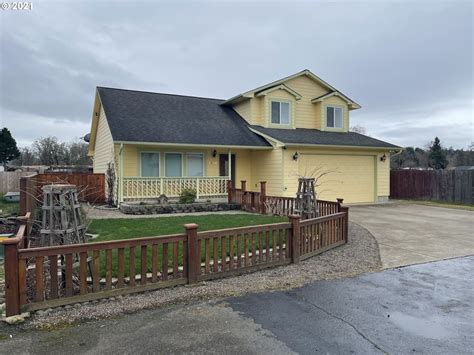 Cottage Grove, OR 97424. House has 2 beds, 2 baths, 1,008 sq. ft. and is pet friendly. Property may offer a rent-to-own financing option or owner-provided financing which could include flexible terms. For qualified applicants, the payment could be as low as $1,160 per month based on the purchase price of the property.